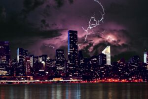 도심에서 치는 번개 - 지구의 미세조정